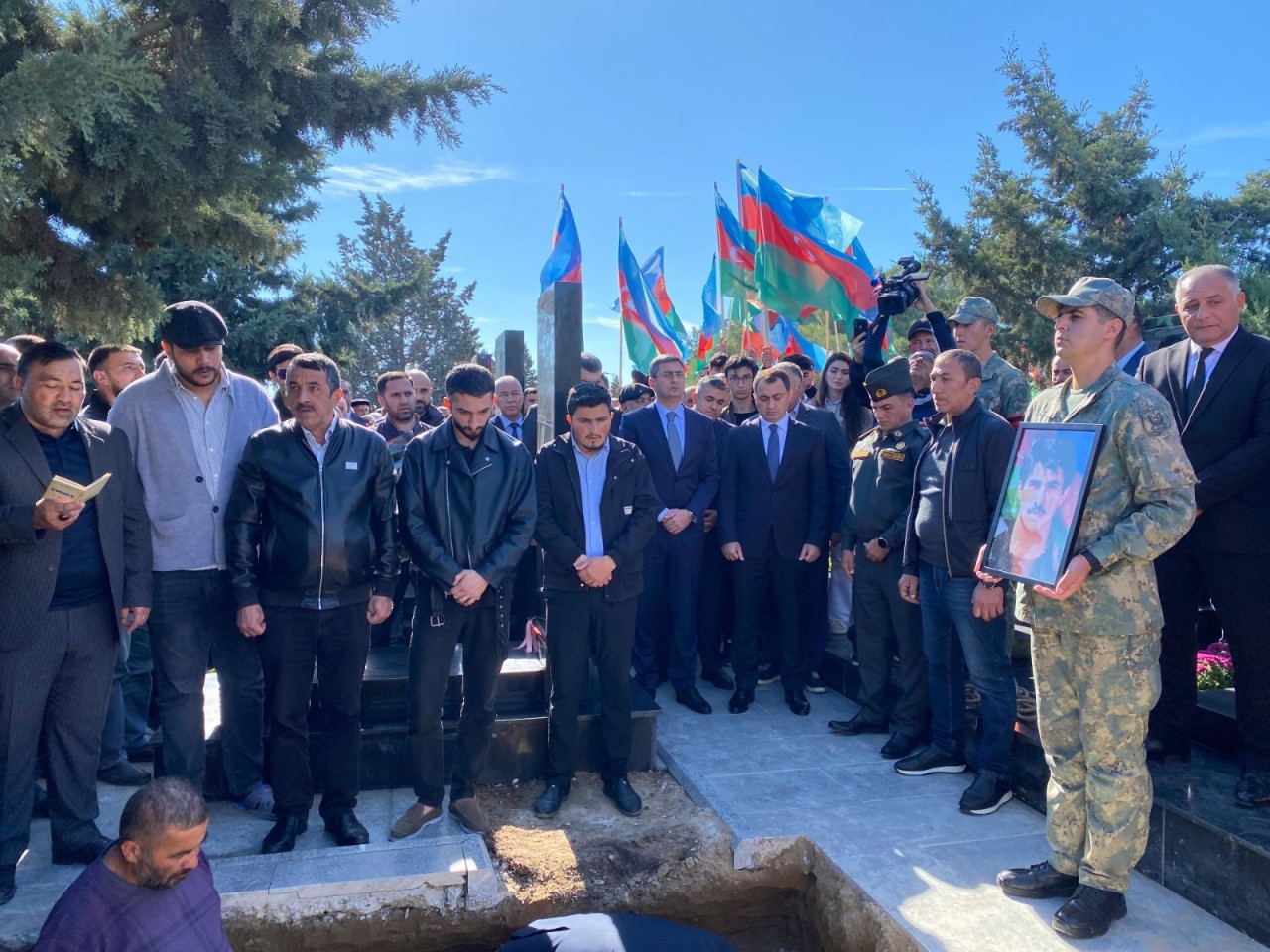 Xocalı soyqırımında itkin düşən şəhidimiz Xəzər rayonunda torpağa tapşırılıb - FOTOLAR